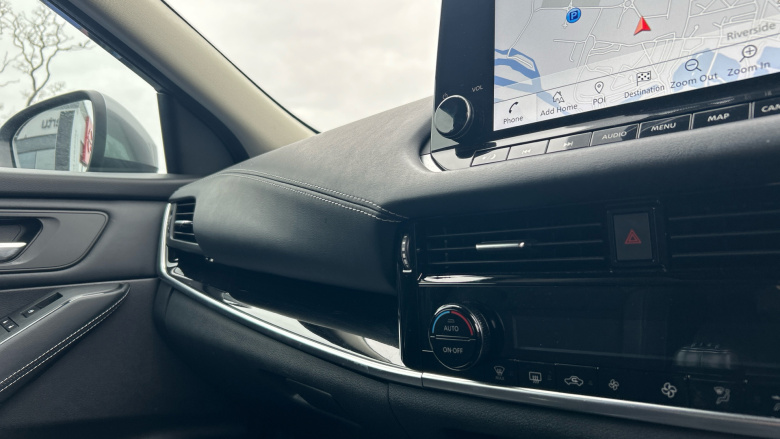 Nissan Qashqai 1.3 DiG-T MH N-Connecta 5dr Petrol Hatchback